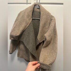Wool and acrylic sweater. Make in Italy.